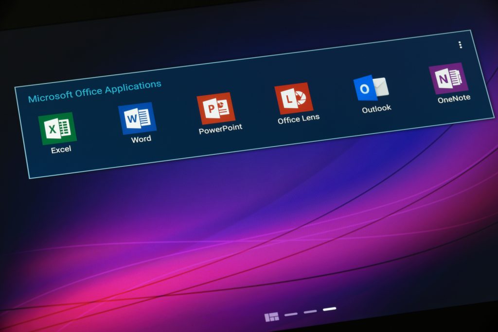 Applicazioni di Microsoft Office, tra cui Word, aperte su pc